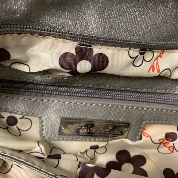New without tags, Nicole Lee, silver, metallic shoulder bag - Picture 5 of 16